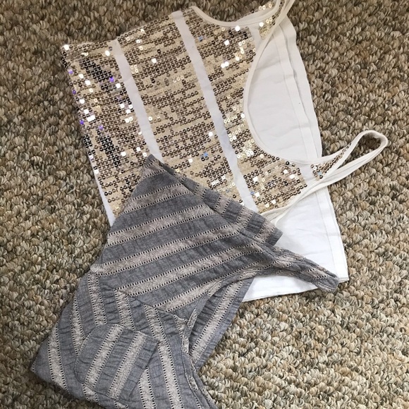 Express Sequence Top Size XS & Threads Crop Top Size XS Preloved - Picture 5 of 5